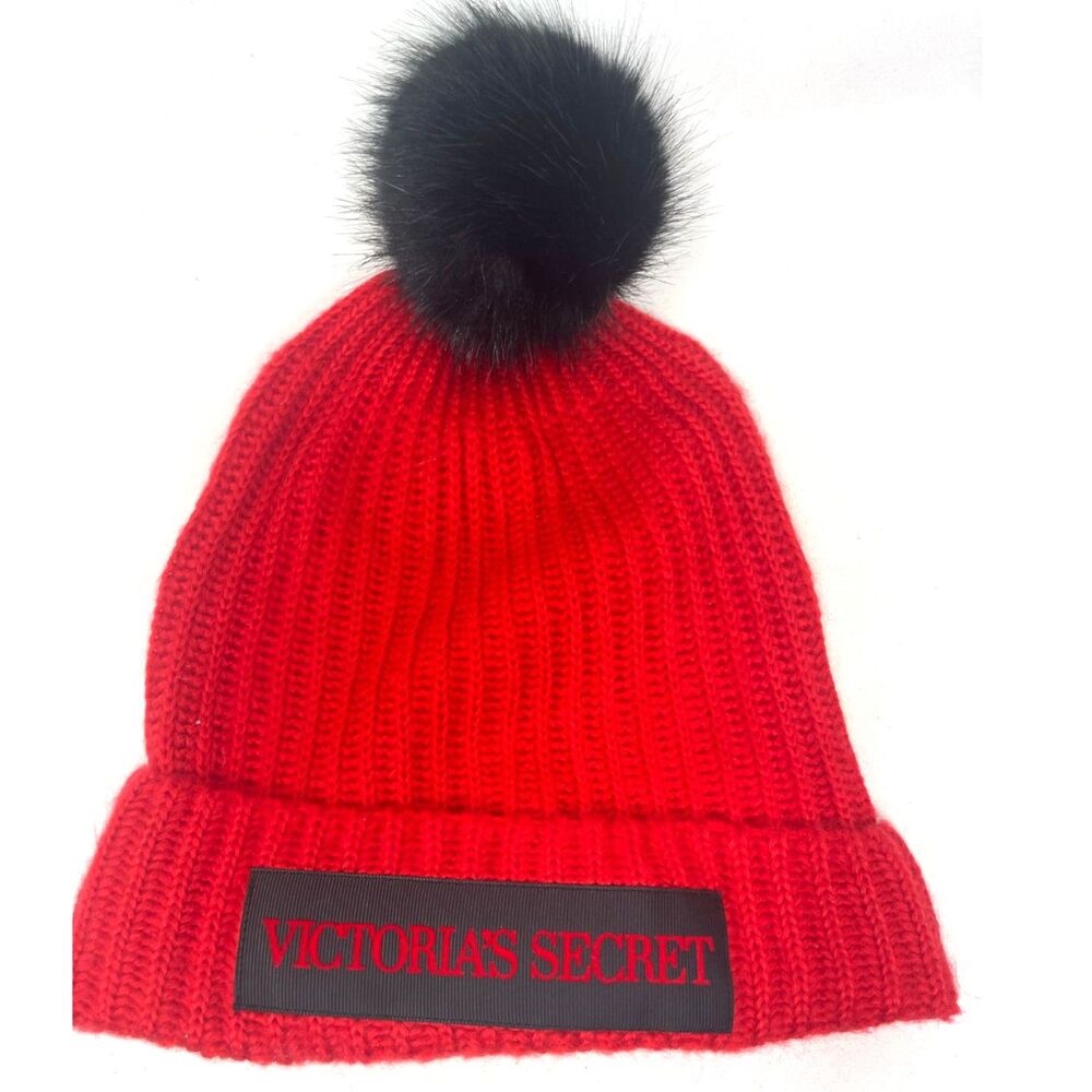 Victoria’s Secret Beanie Hat Women’s Red & Black Cozy Cable-Knit Pom Pom Knit